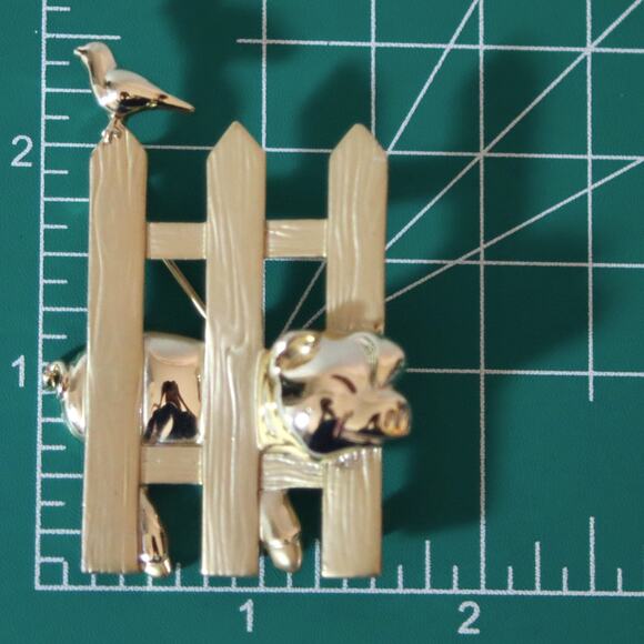 AJC Brooch Pig And Bird On Fence Gold Tone Metal - Picture 8 of 8